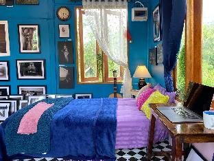 Senses Of Art Gallery room