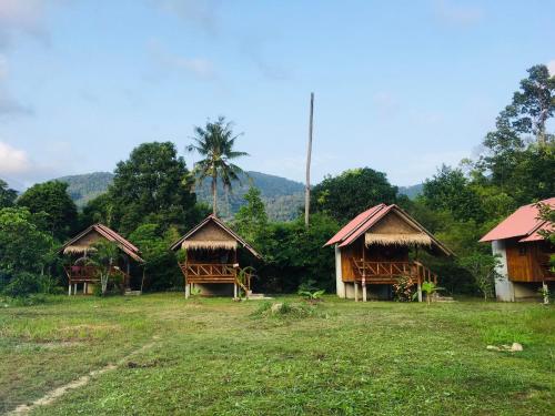Seree Bungalows &amp; Chill Bar