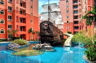 Seven Seas Pattaya Poolside Room adjoining the pool