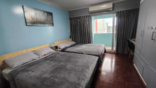 Silom room 40 sqm with 2 Queen beds for 4 persons