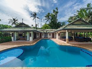 Six Bedroom Grand Villa steps to beach SDV102