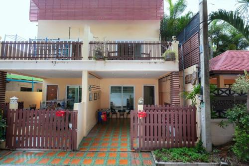 small posh villa near Pattaya Walking Street and Jomtien Beach