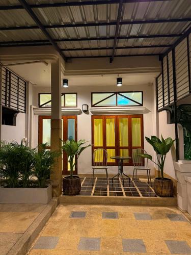 Spacious 2 Bedroom House In City Centre