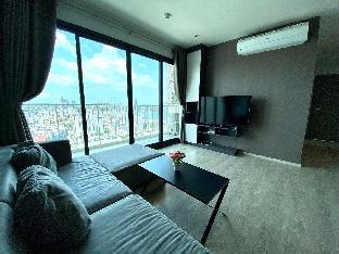 Spacious 2 Bedroom Penthouse Condo In The Base 592