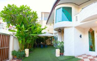 Spacious 2Floor Villa - big group - prime location