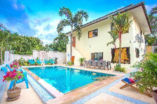 Spacious 5BR Villa Nikkie 3 w/ Big Garden & Pool