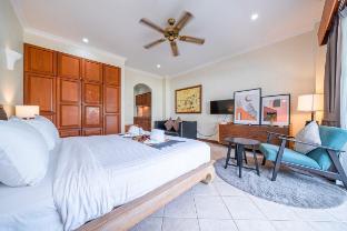 Studio - Beachside,  Pool, Near Immigration  205