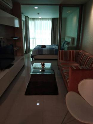 Studio Bedroom With Kitchen