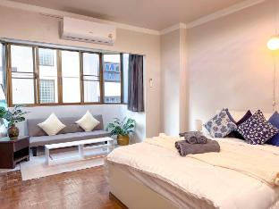 Studio right on Nimman Road. Walk Anywhere