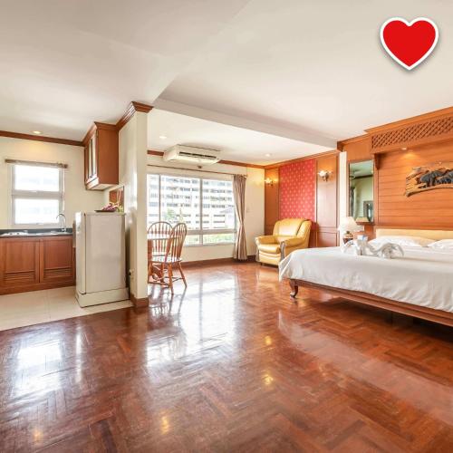 Studio Suite by Royal Ivory Nana