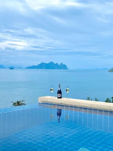 Stunning 5 bedrooms Villa with Panoramic Sea View