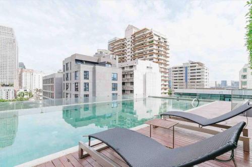 Stylish 1 Bedroom, Nice pool,Bts Asok, Sukhumvit