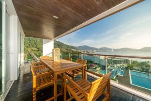 Stylish apartment with ocean view and pool table