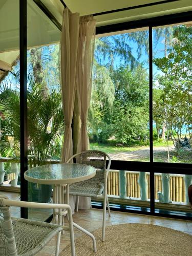 Stylish beach house in Chaloklum