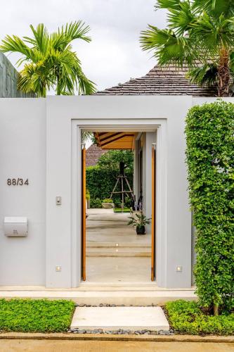 Stylish Mansion for Leisure with Garden &amp; Pool