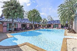 Sugar Palms Resort 9BR w/ Pool 100m to Beach