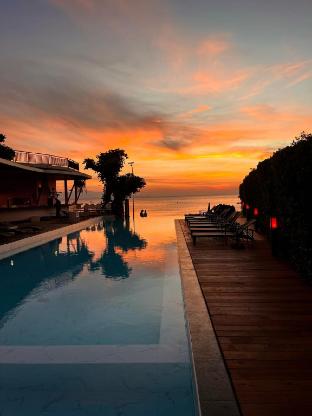 Sunset Beach Club Hotel