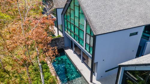Super high ceiling luxury 3 bedrooms pool villa