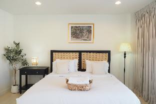 Superior King Partial Sea View Room + Free Disney+