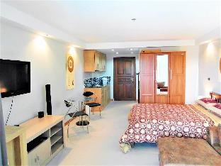 SWIMMING POOL VIEW SPACIOUS STUDIO