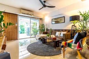 TANA CASA 12 Large Sathorn Townhome 6BR w/ Parking