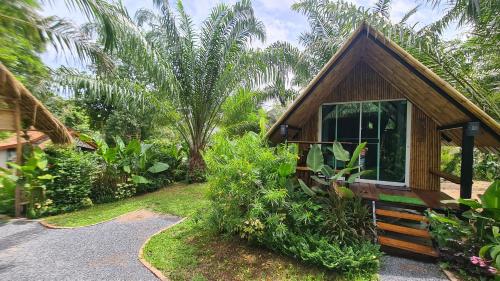 Tee Bungalow in the jungle
