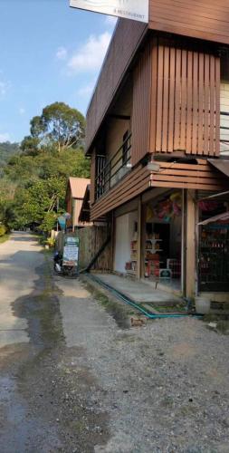 Thapae waterfall stay