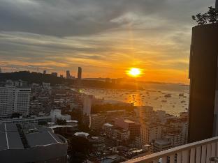The base central pattaya，27th floor sea view room,