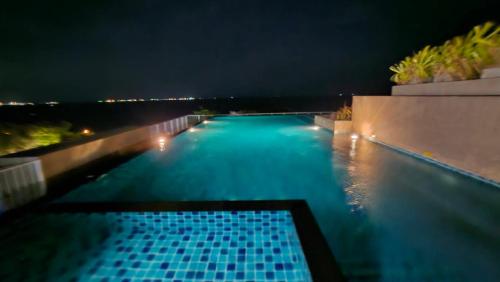 The Blu X Seaview F6