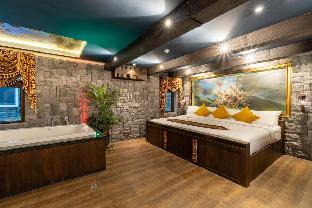 The Castle Pratumnak –Elegant Villa with City View