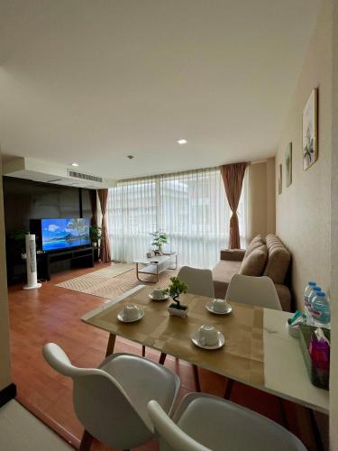The Kris 2 Bedrooms 2 Bathrooms Apartment