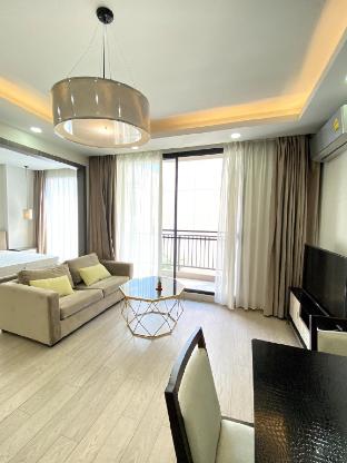 The spacious center is worth it! 5mins to Nimmarn