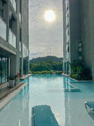 The Viva Patong a quiet place with mountain views.