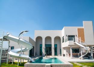 The Woofington Pet Friendly Pool Villa