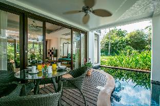 Three Bedroom Luxury Villa near Beachfront SDV142