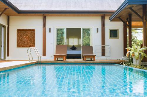 Three Bedroom Oriental Villa Nai Harn