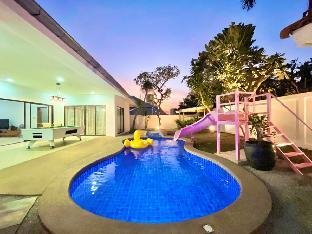 Three Bedroom Pool Villa 2 km walking street