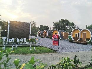 Tiny hut resort by wi