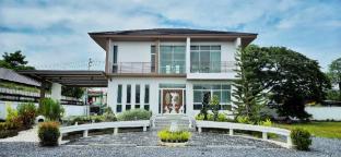 Tiny Island Lake Lodge