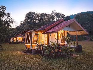 Ton Nam Nan, Bo Kluai (Sakura House)