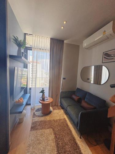 Tonglor Ekkamai Sky Pool &amp; Gym 1BR Free Airport Pick Up