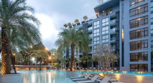 *Top Floor 1BR w Lots Of Pools Walk To Beach C141