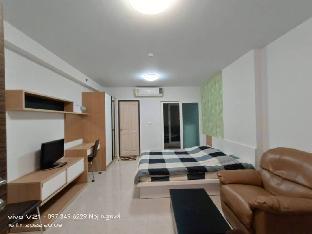 Top Floor Fully furnished studio unit