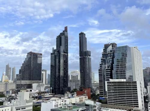 Trinity Downtown 3BR Suite Spacious Central in Silom
