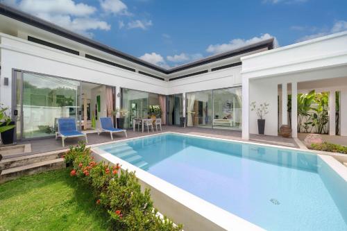 Tropical Bliss, Magnificent 2BR Villa Isawan with Saltwater Pool, Rawai