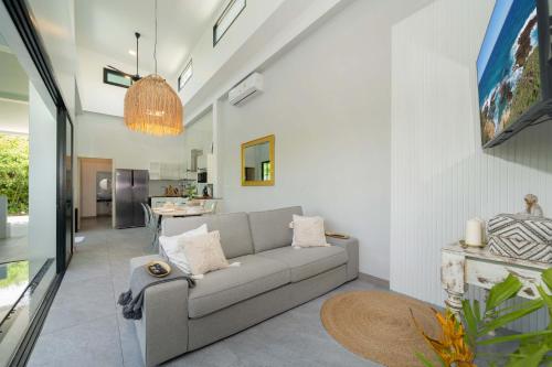 Tropical &amp; Modern 4BR Pool Villa Serenity Rawai