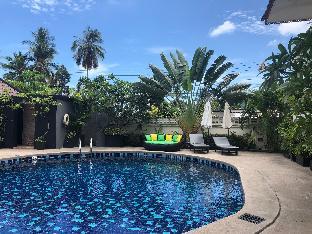 Tropical Palm Resort.