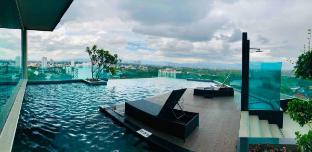 Two Bedroom Condo with Pool in City Center