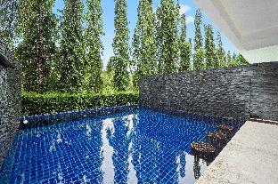 Two villas, 9 bedroom, 23 guests. 2 swimming pools