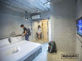 UdonBackpackers Beds and cafe